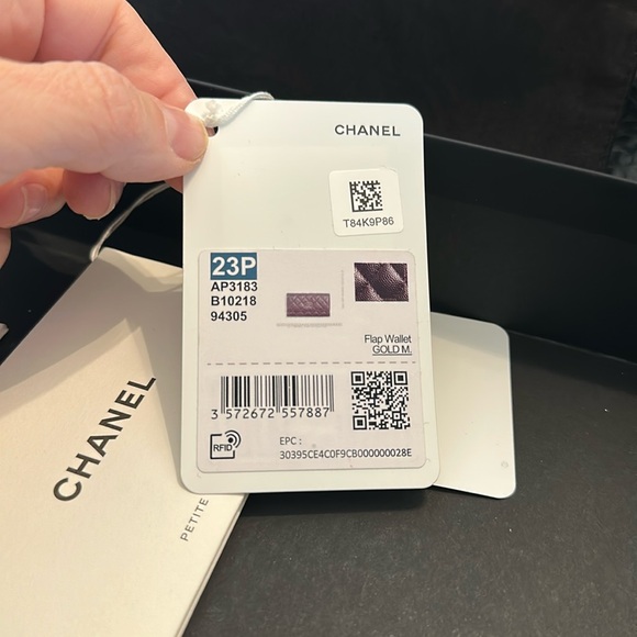 Chanel Black Quilted Wallet - Picture 9 of 17